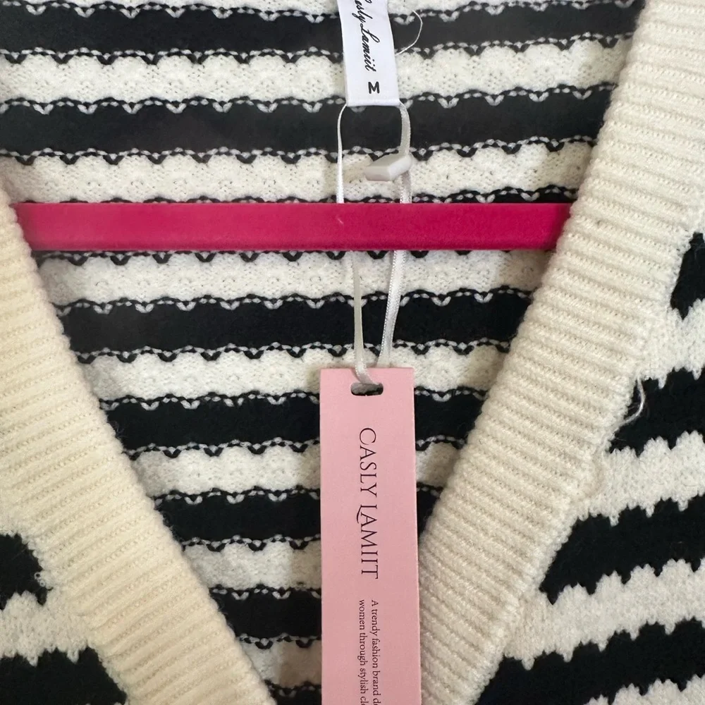 Casly Lamiit Striped Black and White‎ Cardigan
